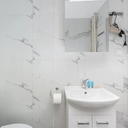 Czepca Quiet Corner By Bookinghost