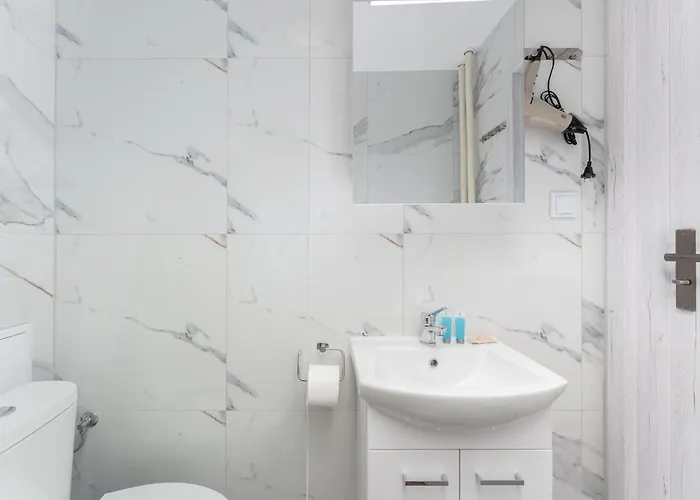 Czepca Quiet Corner By Bookinghost